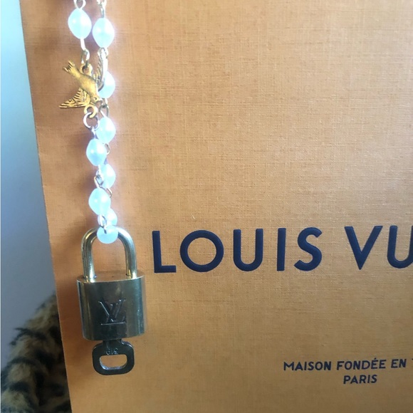 Louis Vuitton Bag, Tag, Lock & Key #319 - Picture 2 of 11